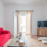 Modern Renovated Apt Next To The Beachfront